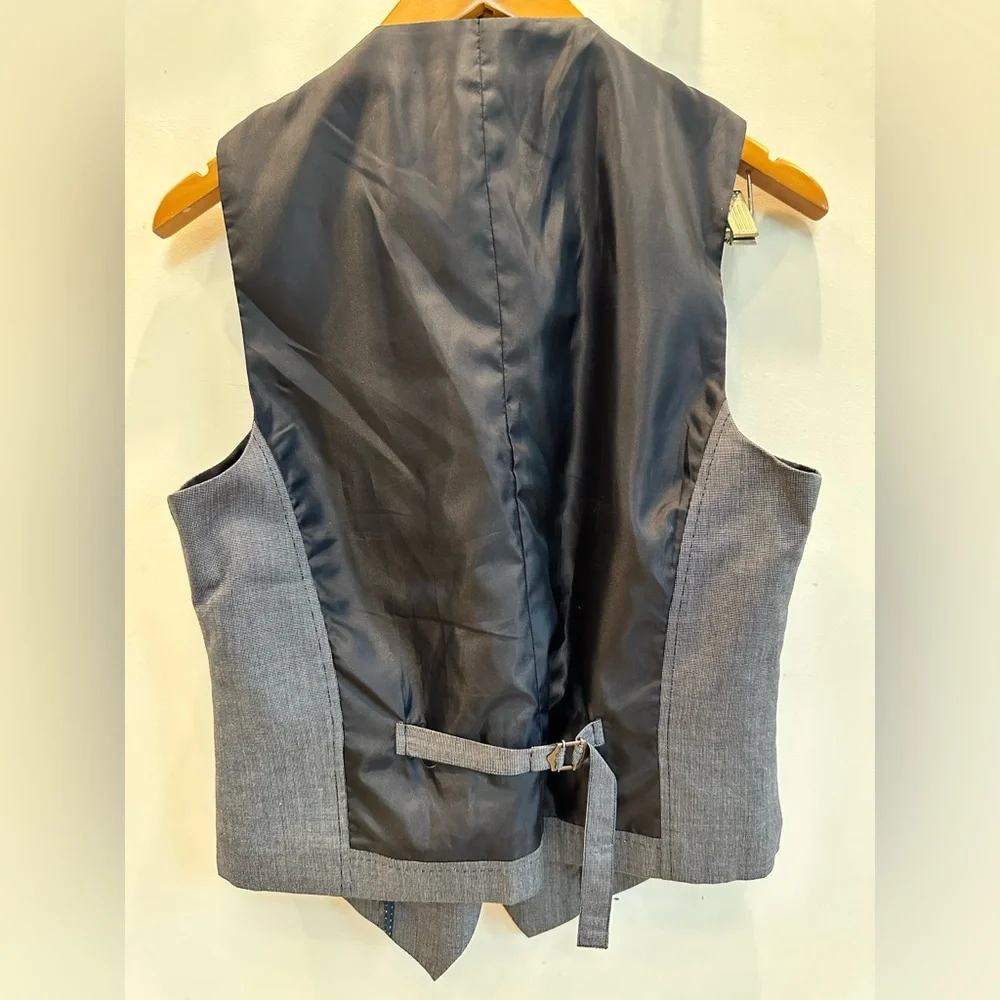 Vest - Picture 3 of 3
